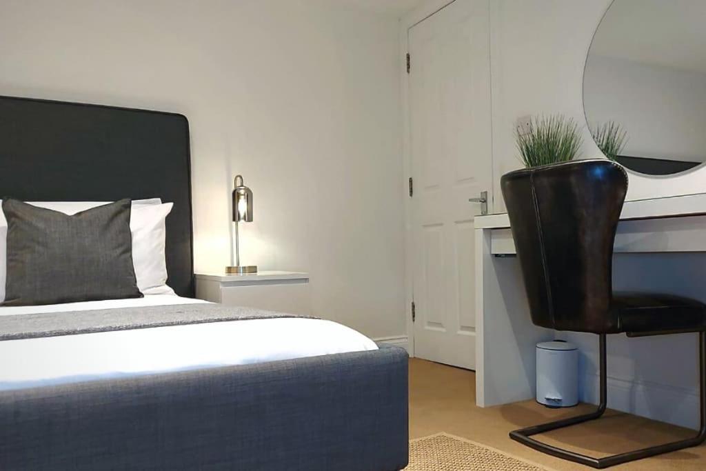 Stylish Apartment In City Centre With Parking Preston  Buitenkant foto