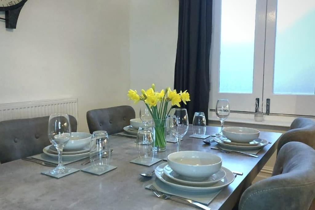 Stylish Apartment In City Centre With Parking Preston  Buitenkant foto
