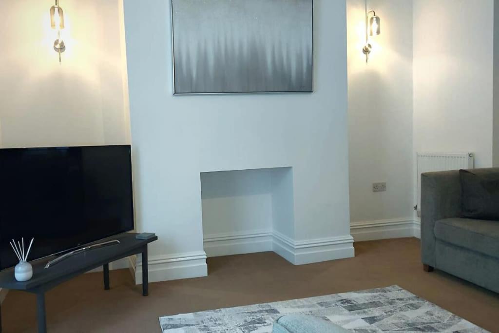 Stylish Apartment In City Centre With Parking Preston  Buitenkant foto